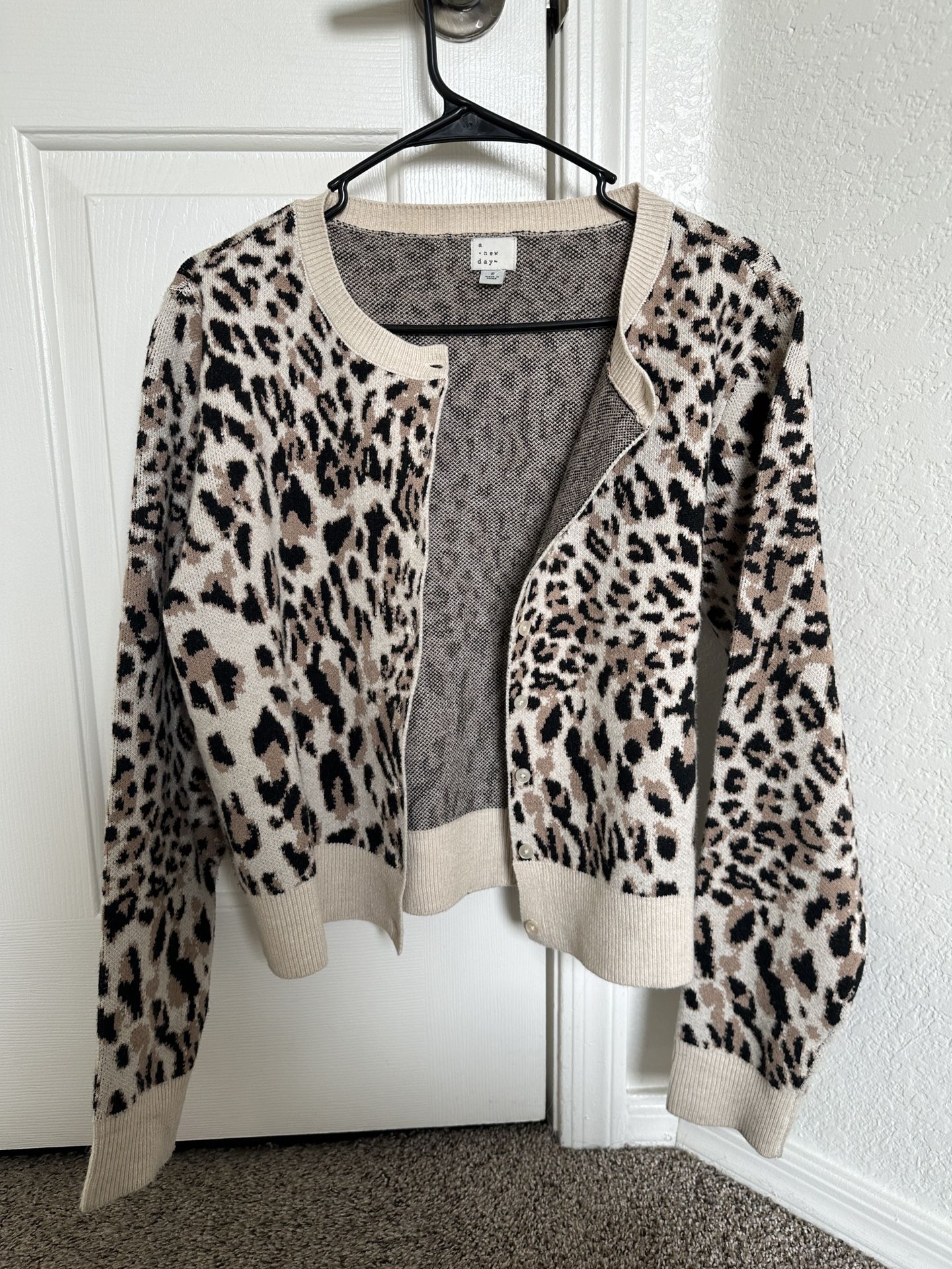 Target a new day leopard cheetah print cardigan Size small