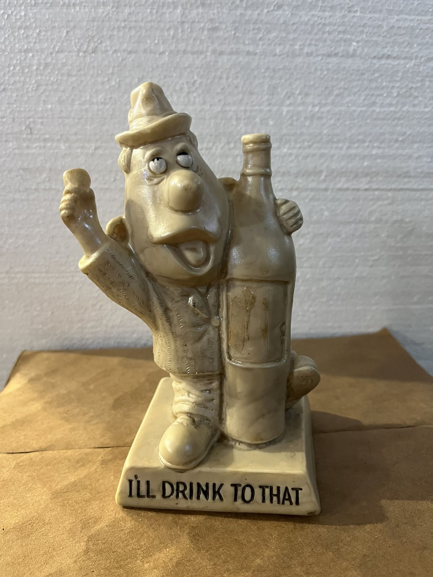 RARE VINTAGE WALLACE AND RUSS BERRIE STATUE "I'LL DRINK TO THAT