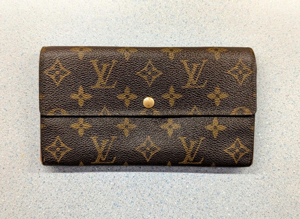 Louis Vuitton Sarah 76 Monogram Wallet