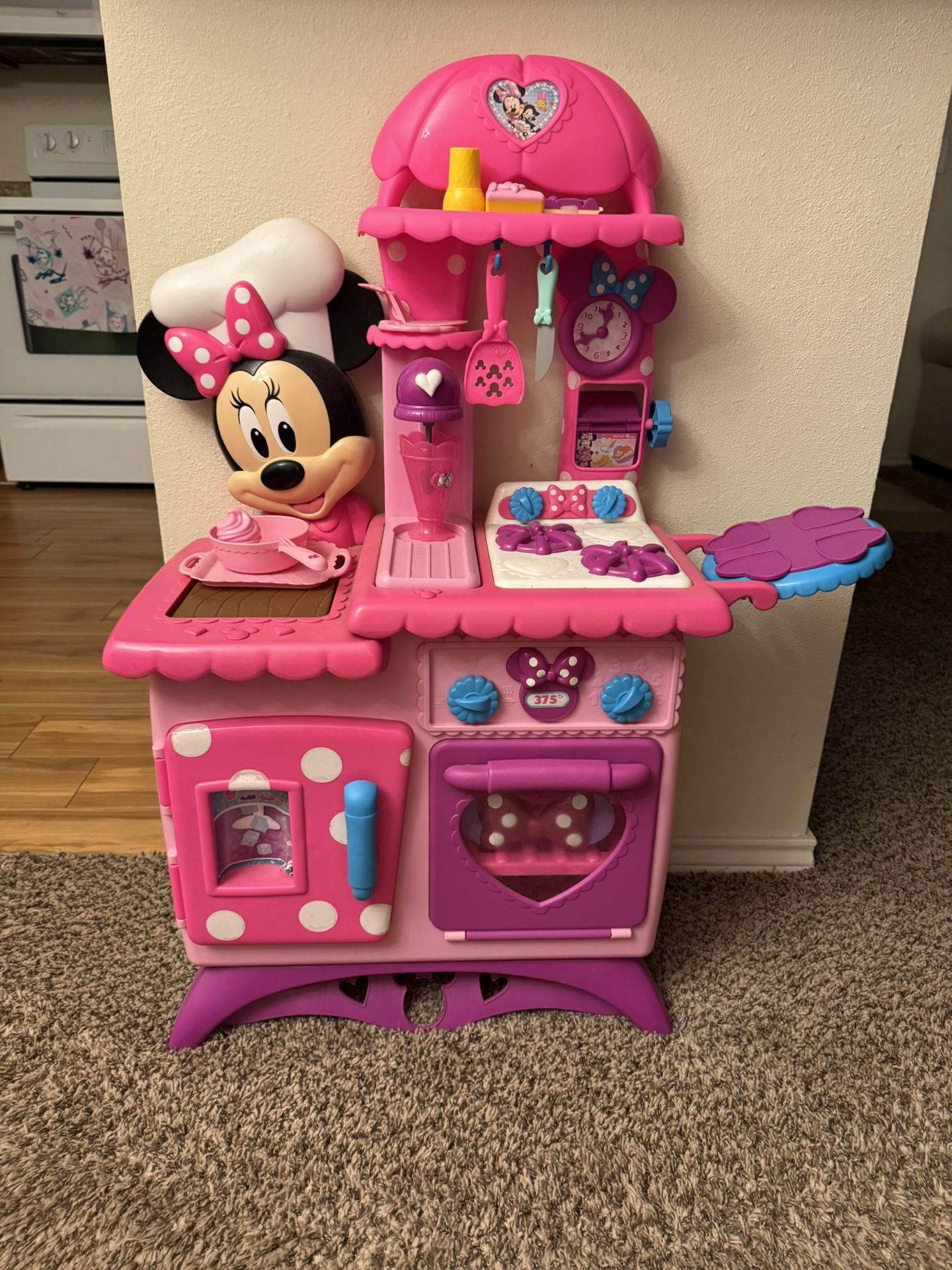 Minnie Mouse Kitchen!