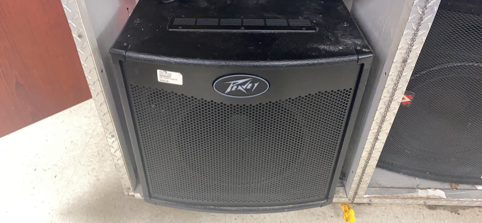 Peavey TK0115 amplifies subwoofer