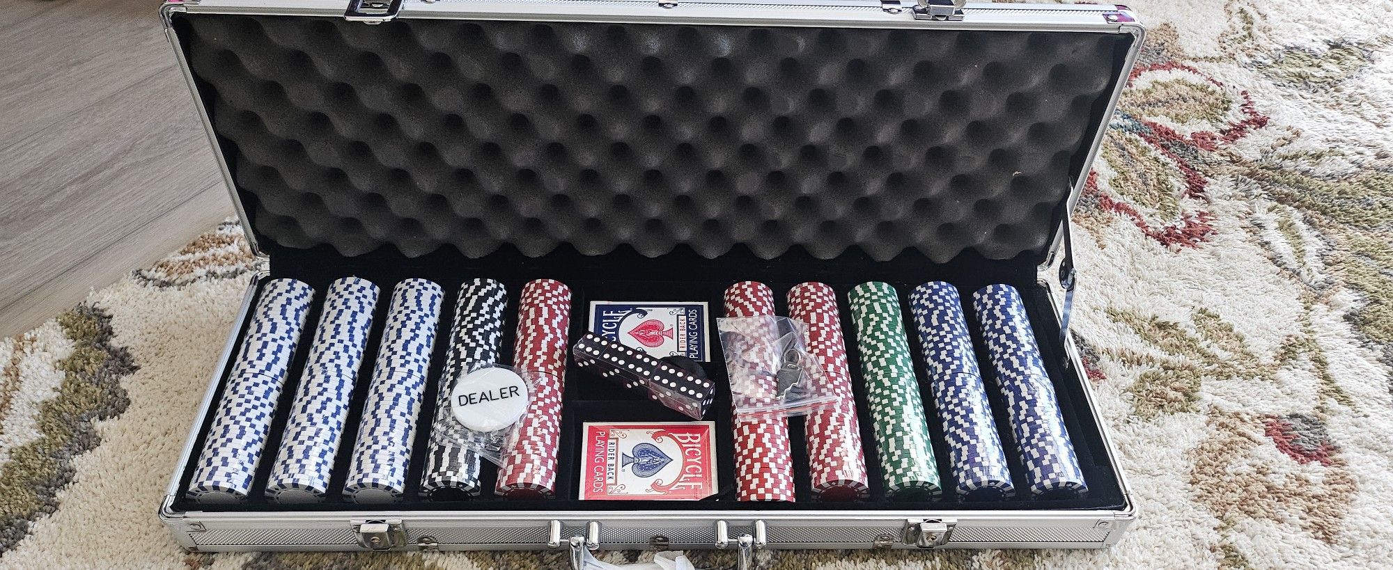 Poker Chips Set w/Aluminum Case