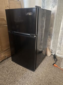 Artic King Fridge With Freezer