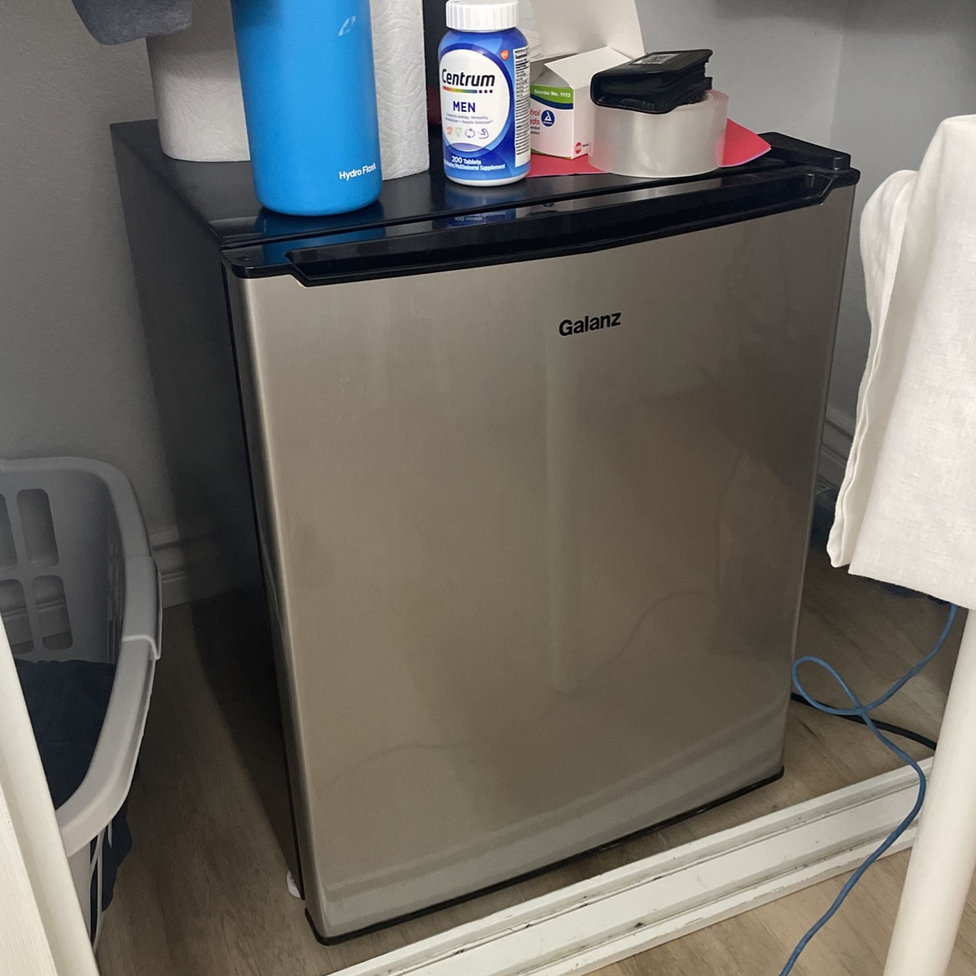 Mini Refrigerator 2.7 Cu