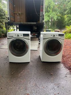 Whirlpool washer and dryer set 325$