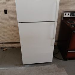 GE Refrigerator Apartment Size 