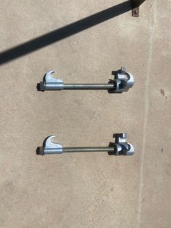 Coil spring compressor