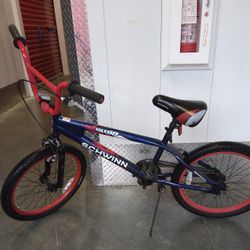 Unisex  Schwinn  Bike  Almost  New And Ready  To Ride.