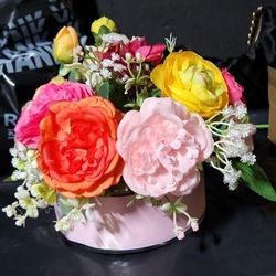 12 Colorful Artificial Flower Centerpiece 9.5" Width by 7.5" Height 
For Any Ocasión 
Ask for More Information 
Only People Interested 
Sell Only $450
