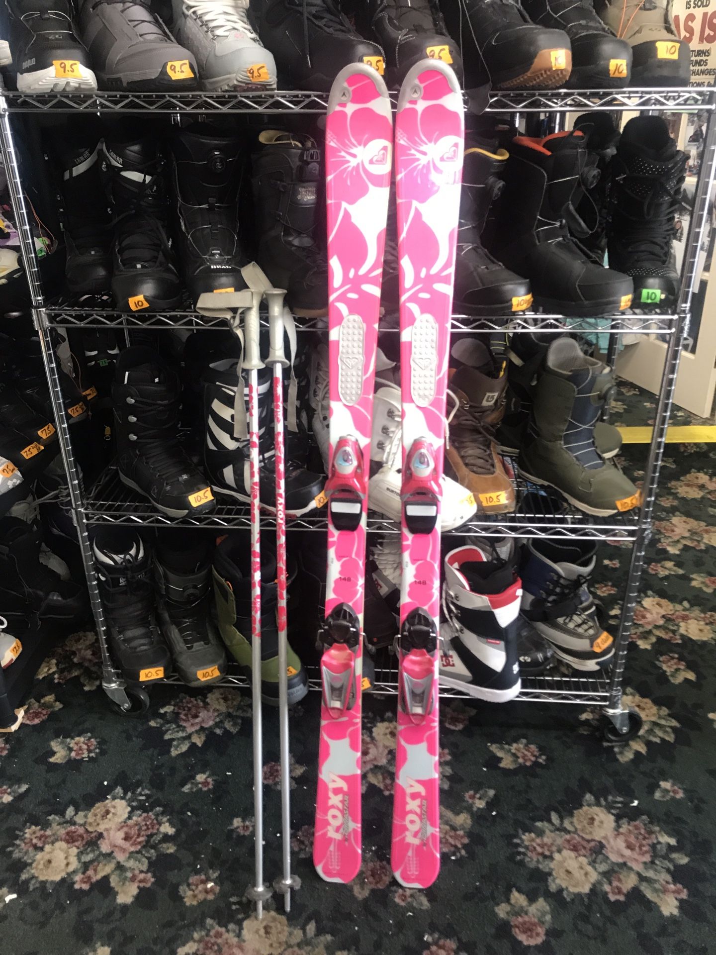 148cm Roxy Dynasties Skis w/ Poles * 100% Like New * 148 cm All