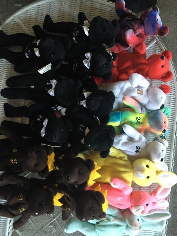 Large lot of beanie babies