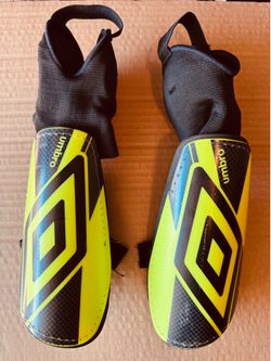 Umbro Ceramica Ankle Soccer Shin Guards Medium 4’7” To 5’3”