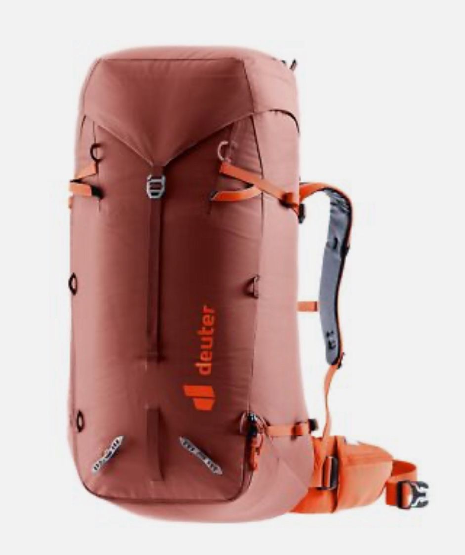 **NEW** DEUTER HIKING BACKPACK