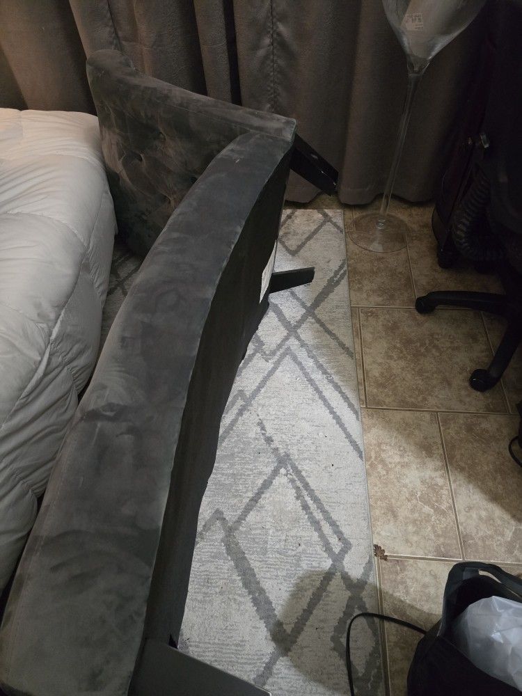 Tufted Chaise Lounge