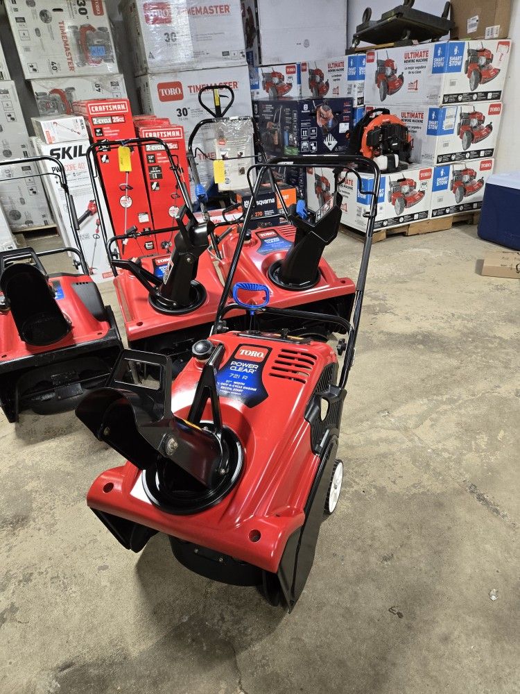 Toro Power Clear 721R Snowblower 21". Fully Serviced New Paddles
