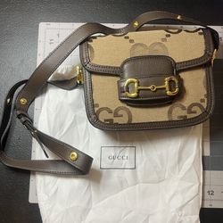 Crossbody purse 