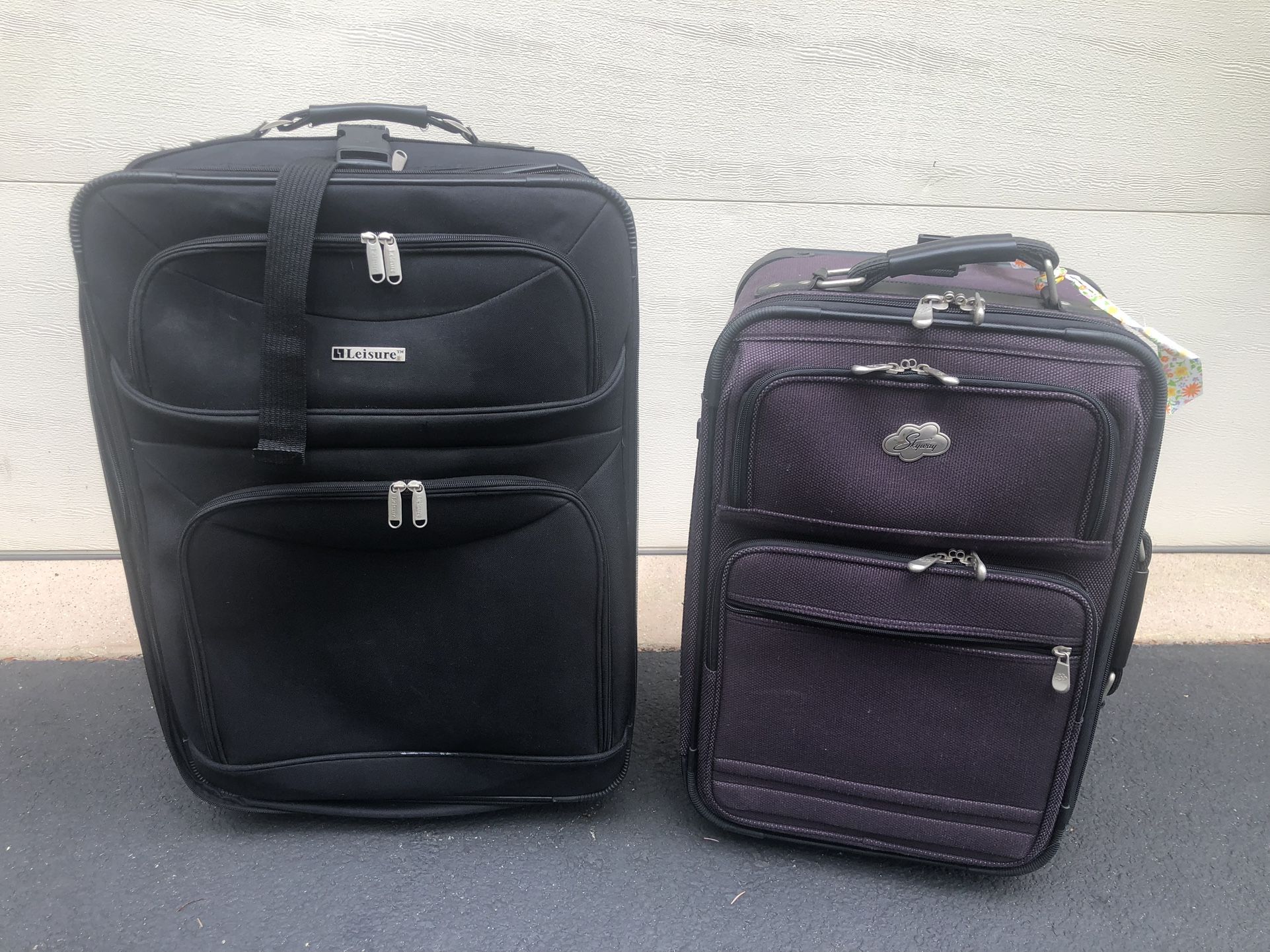 Set of 2 Suitcases (Black and Purple)