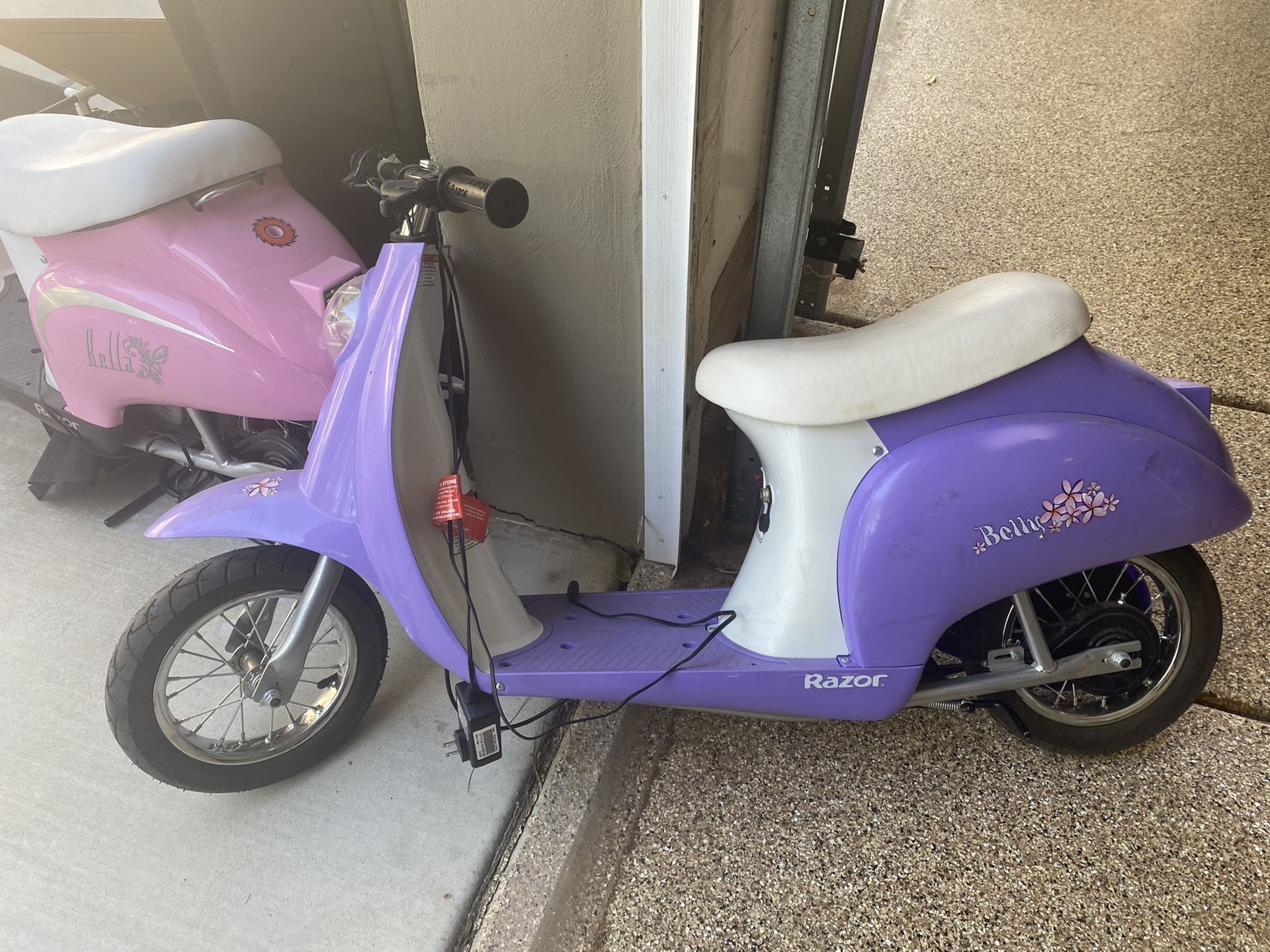 (2) Matching Razor Pocket Mod Betty Girls Electric Scooter - LIKE NEW!