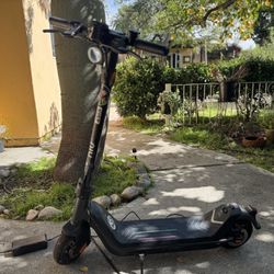 NIU KQi3 Pro Foldable Electric Kick Scooter 31 Mile Range 20 MPH 350W