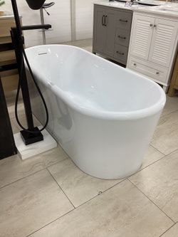 63” Freestanding Bathtub 🛁 White Color New With Steel Frame With Legs For Easy Installation Ready For Pick Up Today