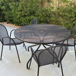 Room And Board 48 In Kona Outdoor Table And 4 Rio Chairs