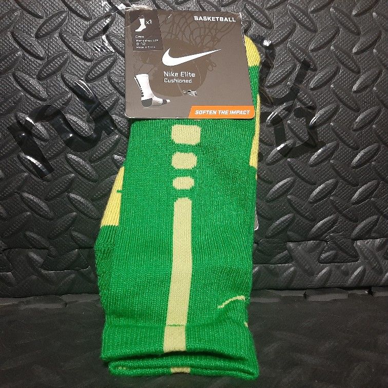 Nike Elite Cushion basketball Crew socks fits size 8-12