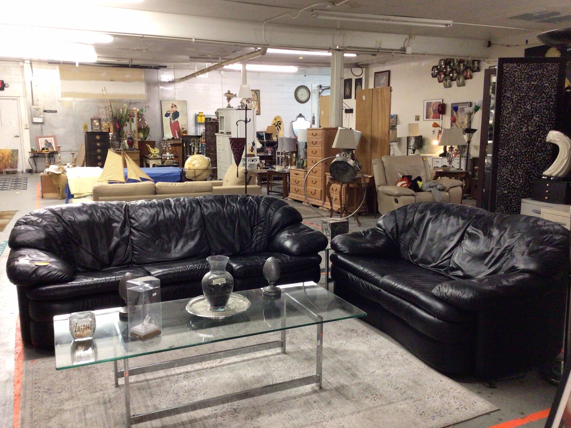 Two Piece Italian Leather Living Room Couch and Loveseat Set by Natuzzi For Sale 🛋️