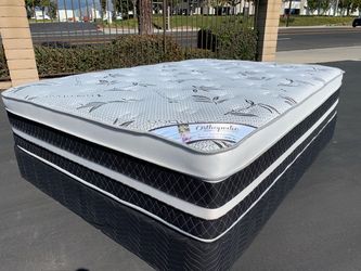 Cal king ortho bamboo pillow top mattress!!