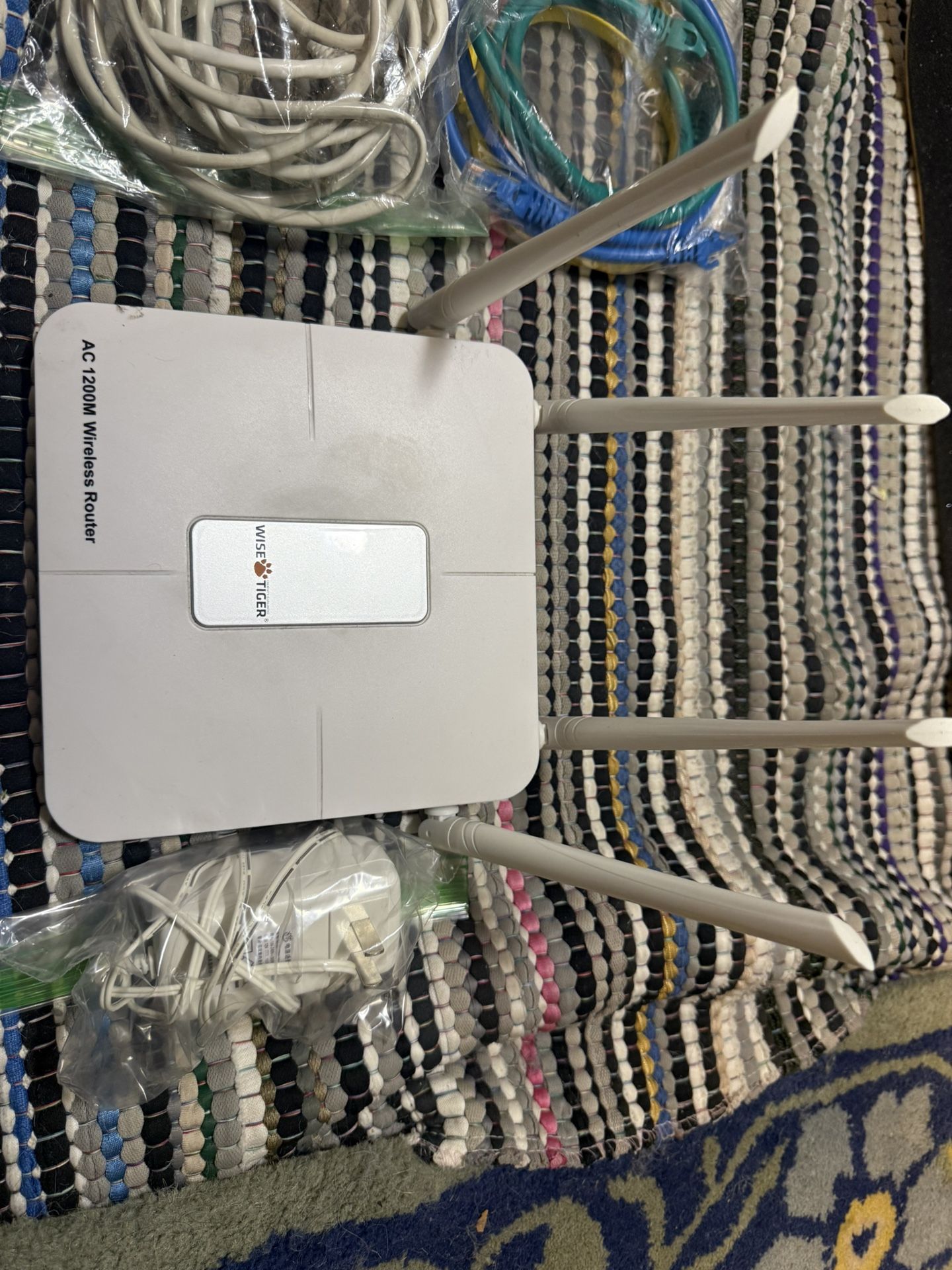 Router and Modem: WISE TIGER WT-8501S AC 5GHz Wifi Router (4 antennas, 1200 Mbps, 802.11AC) & TP-Link TC-7610 DOCSIS 3.0 (8x4) Cable Modem. Max Downl