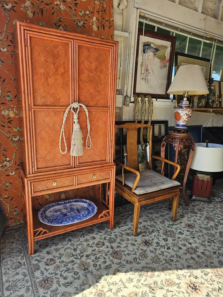Vibrant Thomasville Chippendale Bar Cabinet