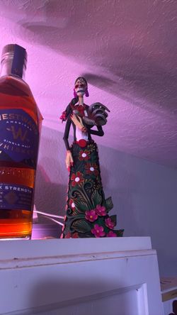La Catrina Statue Holding Rooster – Día de los Muertos Decor