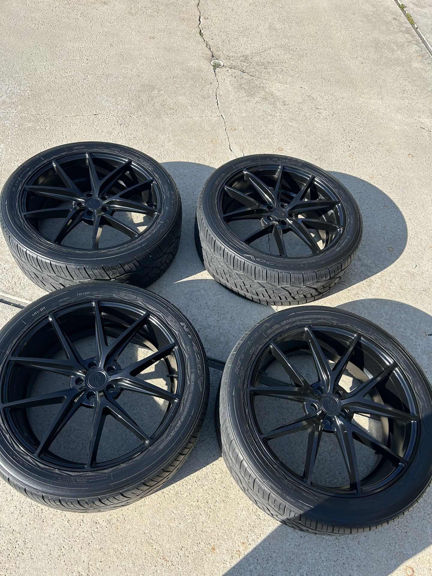 22 Inch Niche Rims And Tires 5x114.3 Black 