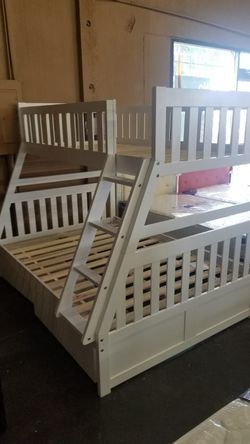 Twin/Full bunkbed with storage drawer