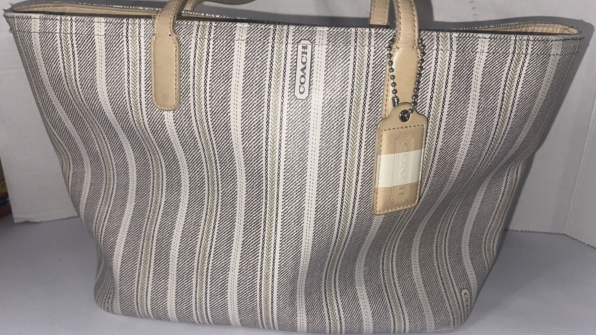 Coach Weekend Tote Purse 23108 Very Nice 