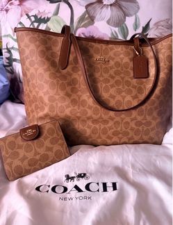 Coach Signature Tote
