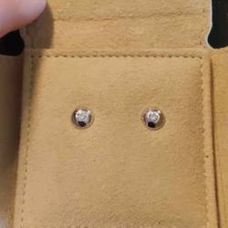 18 K 100%  Authentic Louis Vuitton Diamond Earrings