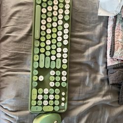 Wireless Green keyboard with mouse