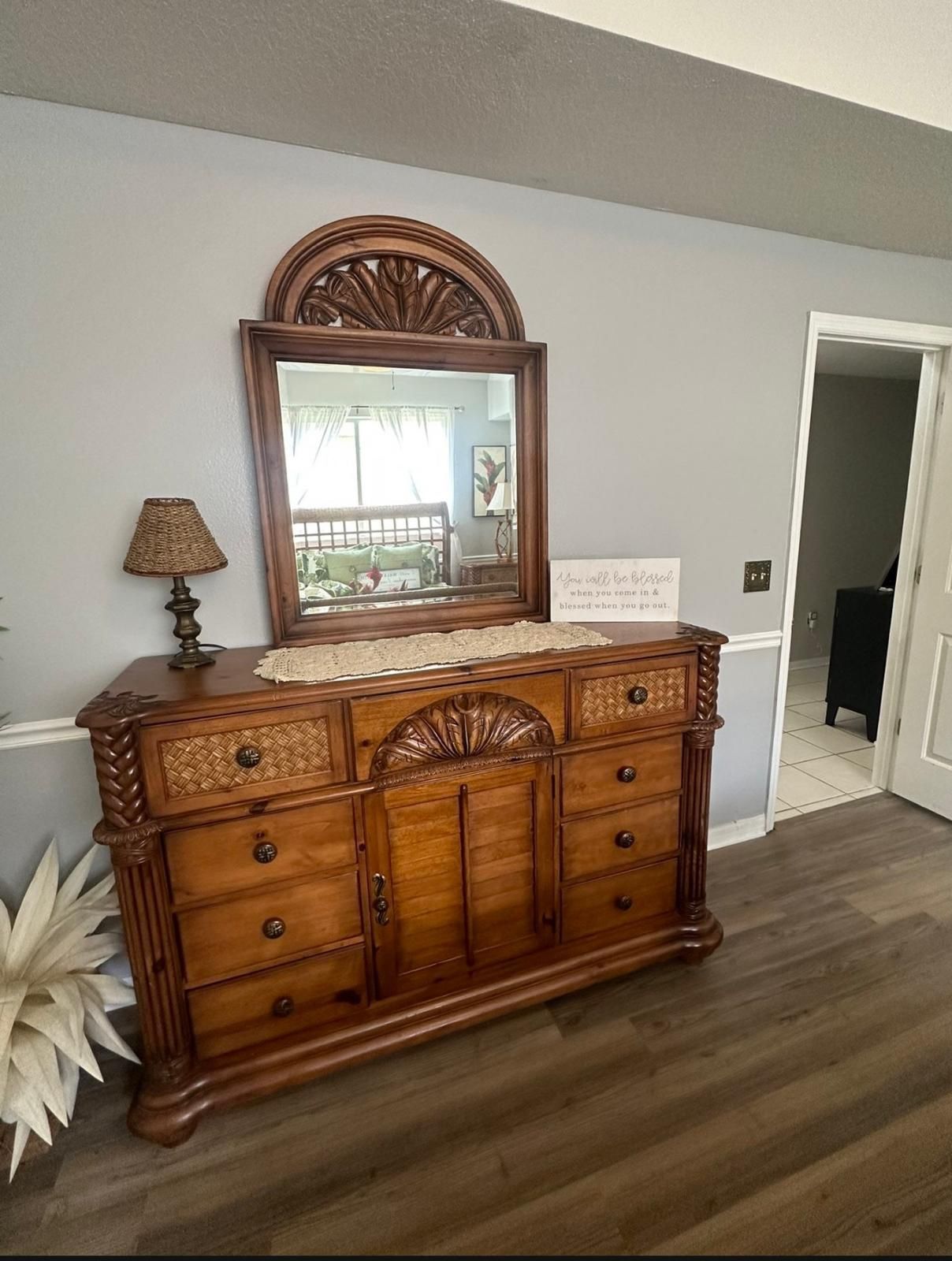 Dresser With Mirror
