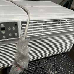 New Koldfront 220w Window Unit Air Conditioner / Heater
