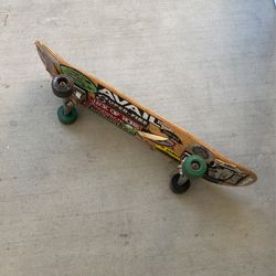 Skateboard, Vintage. 60mm Green Kryptonics, Independent Trucks, Unknown Deck