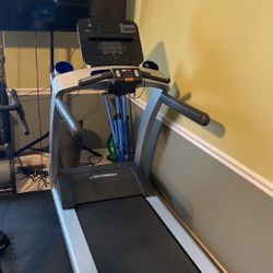 Life Fitness T5 Treadmill With Track Connect