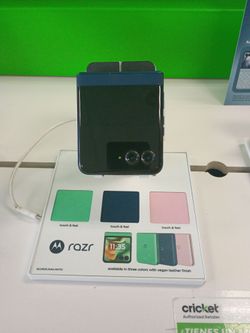 Motorola Razor ($150 New Line)