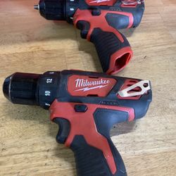 Milwaukee M12 12V Lithium-Ion Cordless 3/8 in. Drill/Driver (Tool-Only) $40 each $40 cada una 