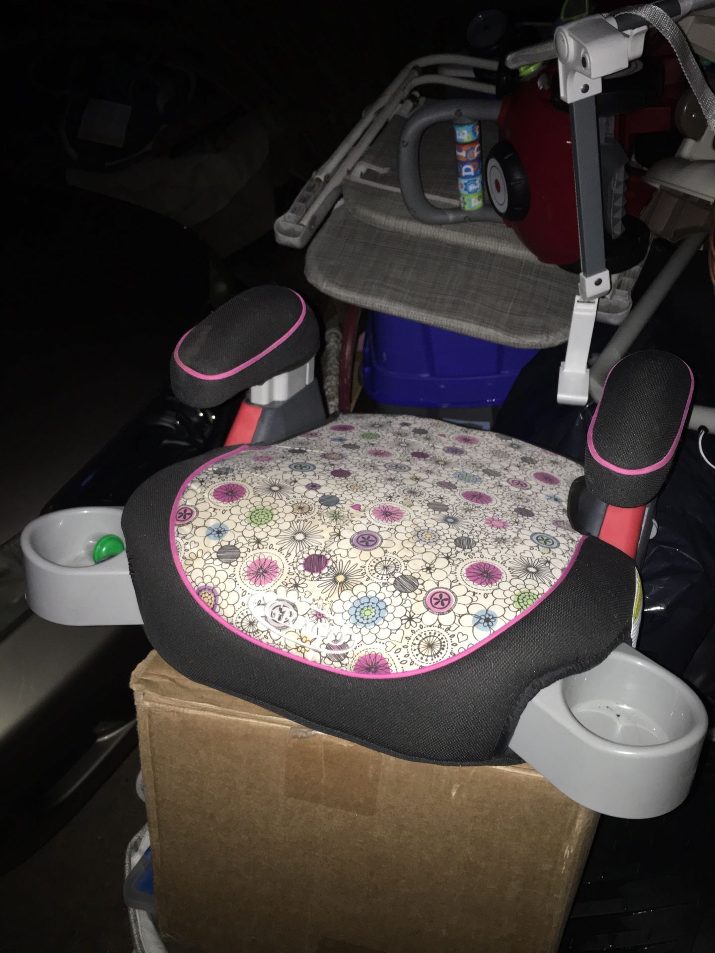Very Nice Graco Car Booster Seat With Cupholders Only $25