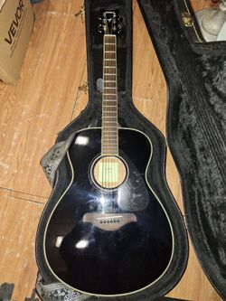 Yamaha fs 820 w/ case