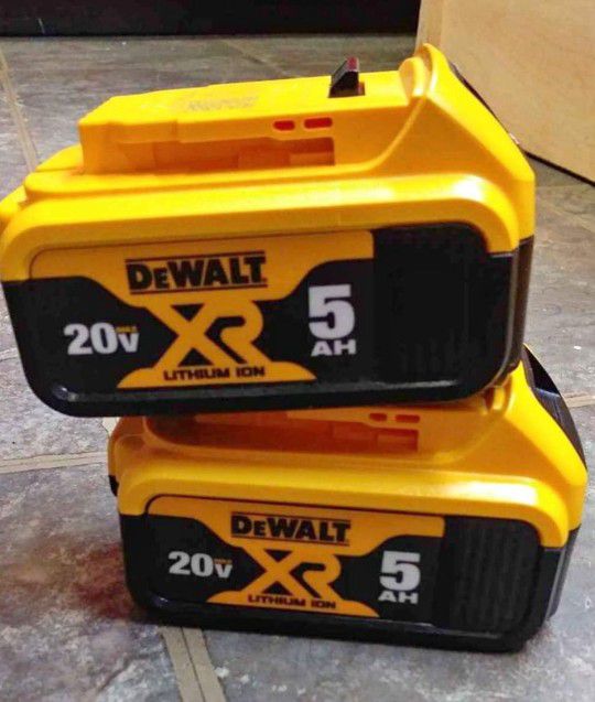 Dewalt New Battery 5ah XR 2x $100 Nuevas 