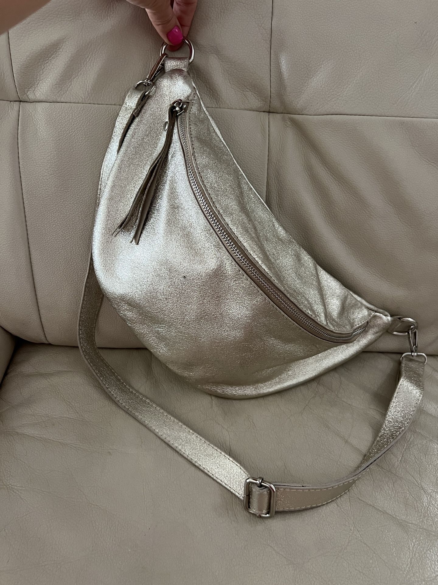 SLING BAG, GOLD LARGE, Lather, some scuffs, see photo