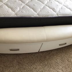 Bed farm & mattress (queen)