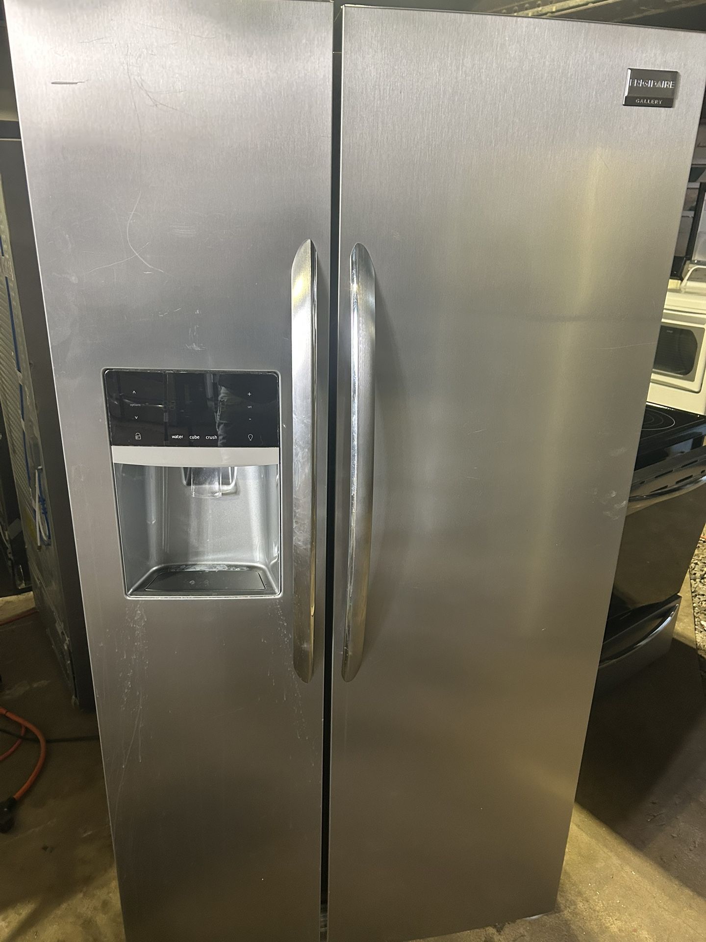 REFRIGERATOR 