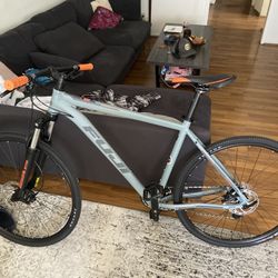 Fuji Nevada Mountain Bike 